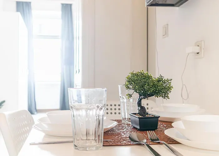 Lovely 2br Apartment, Near U6 Schoepfwerk Appartement