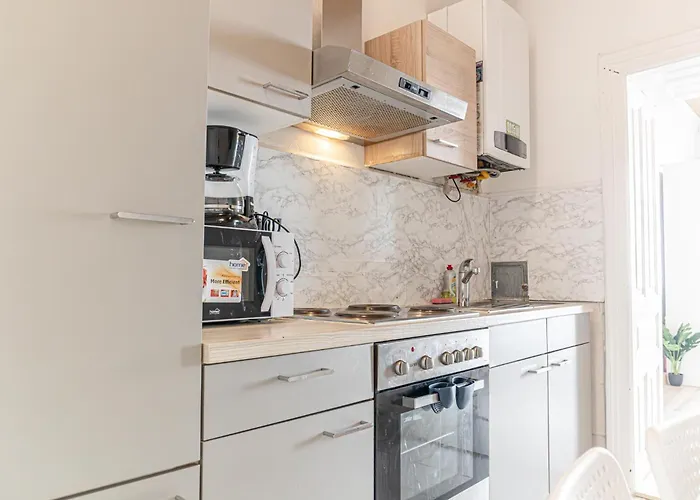Lovely 2br Apartment, Near U6 Schoepfwerk Appartement Wenen