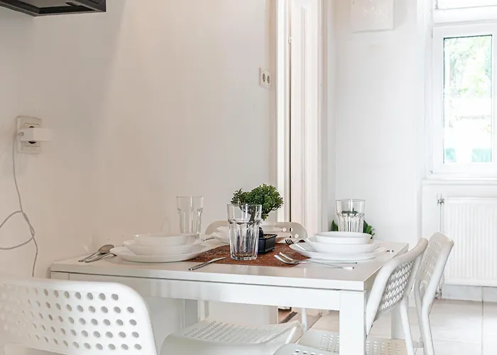 Lovely 2br Apartment, Near U6 Schoepfwerk