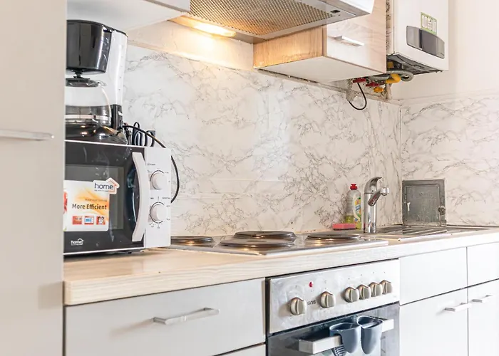 Lovely 2br Apartment, Near U6 Schoepfwerk
